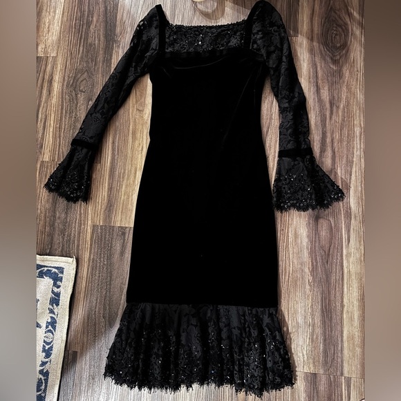 Tadashi Shoji Black Dress Size 2 Beading Velvet Trim 90s Lace Beading Embroidery - Picture 6 of 12